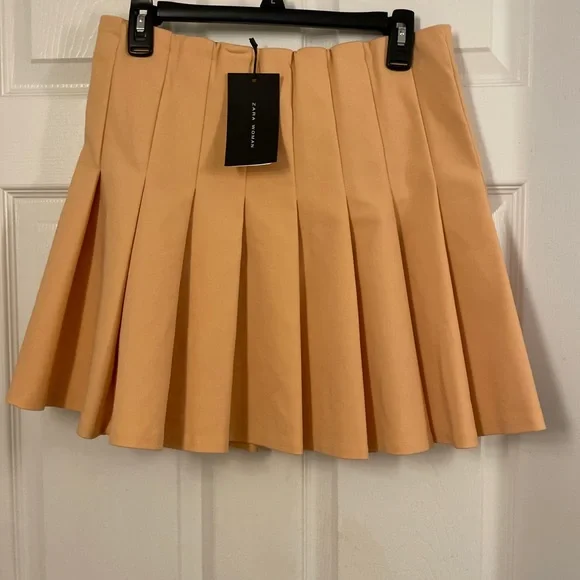 NEW ZARA Peach Pleated Skirt. Size Large. - Picture 3 of 10